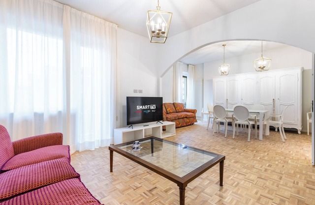 Dimora San Teobaldo - Zwei Schlafzimmer Wohnung, Schläft 4