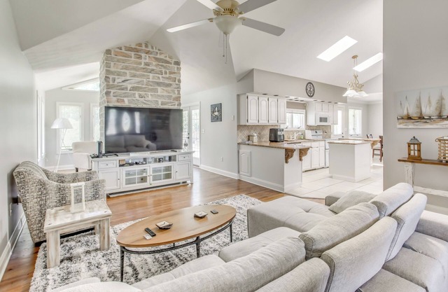 Dine, Shop & Splash: Family Home in Myrtle Beach