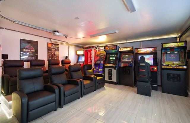 🦖Dino Disneyland 🦖🦕⛳️🛝🕹 Arcade, Playground & More!!