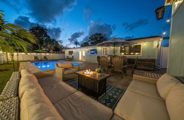 Dip n' Sip Oasis: Heated pool, close to the beach & Atlantic ave!