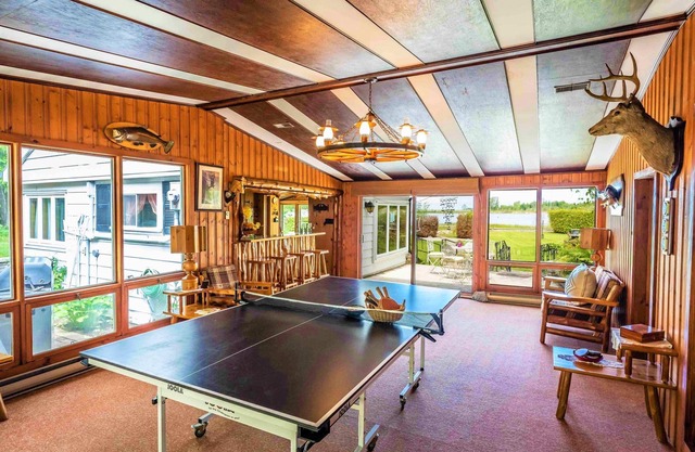 Direct beach access cottage - 4 br
