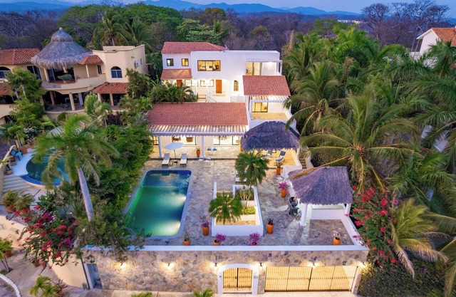 Direkter Zugang zum Strand in Gated Neighborhood 4, 5 & 6 BDRM-Preise verfügbar!