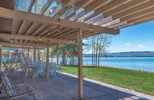 Private Beach Escape: Quaint Bear Lake Gem!