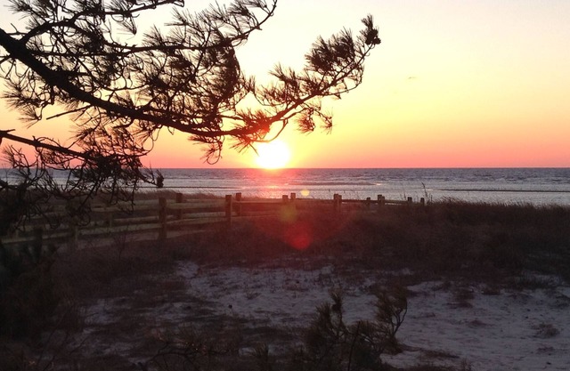 Direkt am Strand zu Hause mit Blick auf die Bucht und herrliche Sonnenuntergänge