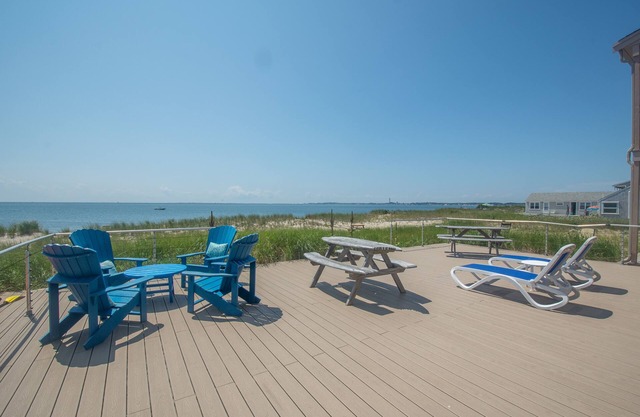 Direct Ocean Front Oasis - SLEEPS 6! VERY SPACIOUS!! 25x30 ft EXCLUSIVE USE DECK