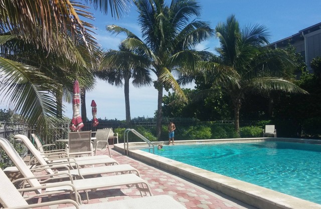 Direct Ocean Front mit Pool.