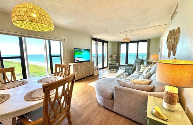 North Hutchinson direct oceanfront, corner balcony condo - Breathtaking views!