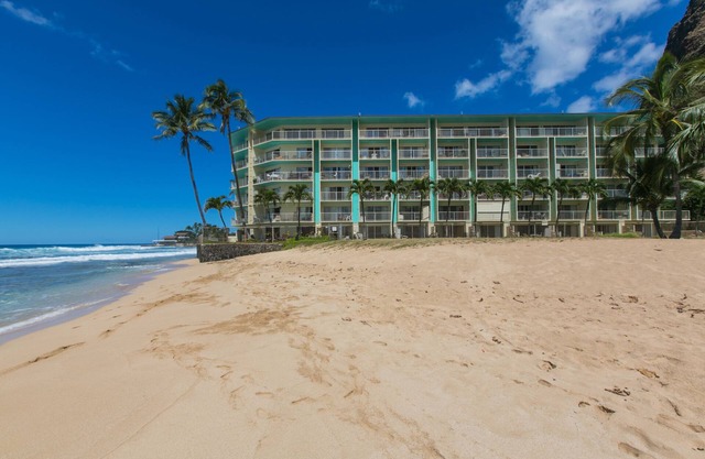 Makaha Shores. Direkt am Meer, tolles Surfen, komplett renoviert