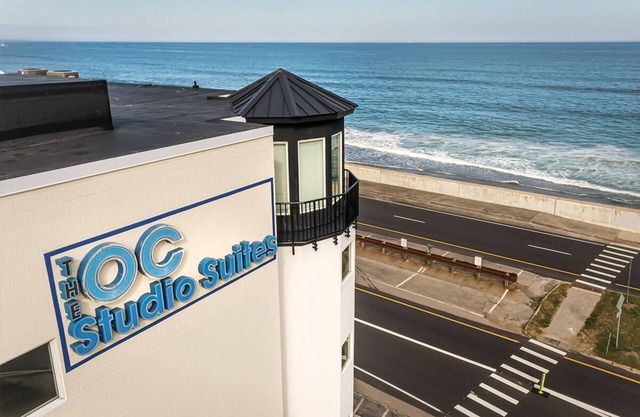 Direct Oceanfront Studio Suite Hampton Beach