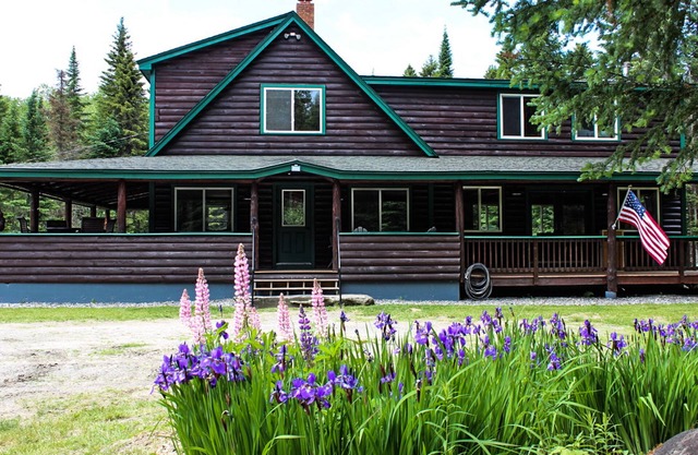 Direct ATV + snowmobile access - 5BDRM + 2BA - 9BEDS + game room