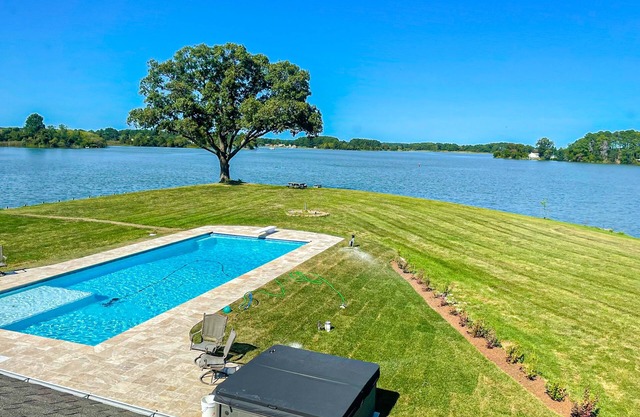 Direct waterfront access to the Chesapeake Bay with pool and hottub