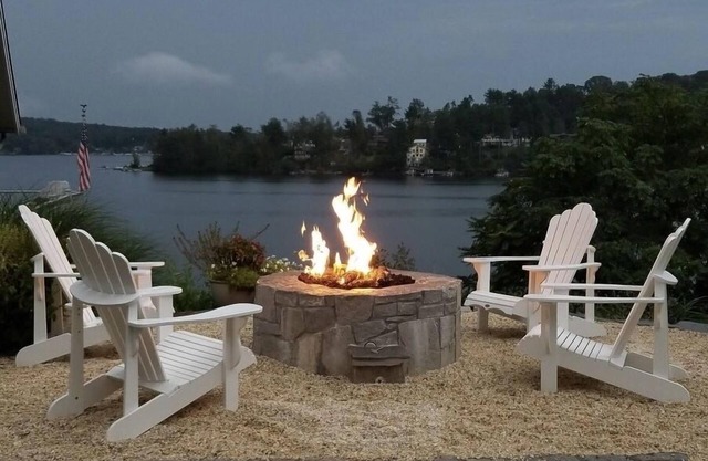 Charming 4BR 2BA Direct Waterfront Home mit Panoramablick auf Candlewood Lake