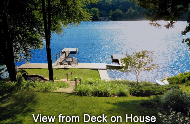 Direkte Waterfront am Candlewood Lake, 2 private Docks, 5 Schlafzimmer, Schlafmöglichkeiten für 10