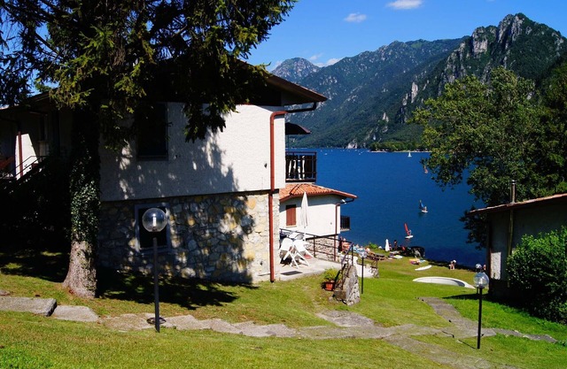 Direkt am See mit Terrasse