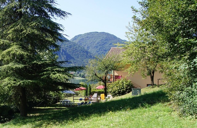 Direkt am See im ersten Stock und mit Garten im Erdgeschoss