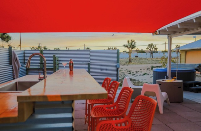 Discoasis Joshua Tree - 2.5 Acres w/ Bar & Hot Tub