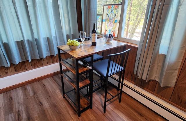 Discount 50% for parties less than 3. Spacious 3 BR house in great location.