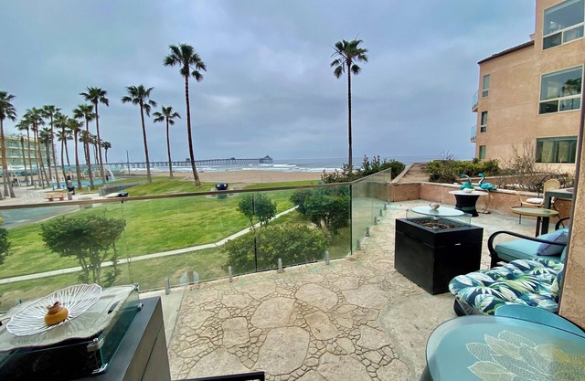 Riesige moderne private Terrasse am Strand. Restaurant in Bldg. +2 kostenlose Garagenplätze!