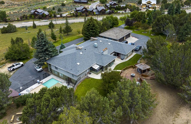 8400 m² Family Reunion Lodge, 11 Betten, 5 Bäder, Pool, Whirlpool, WLAN, Schlafmöglichkeiten für bis zu 50 Personen