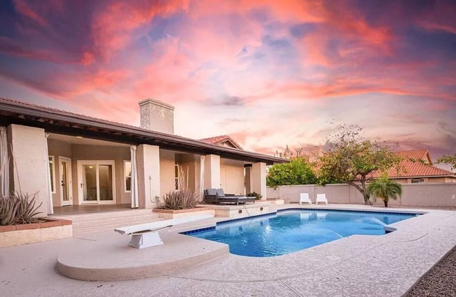Desert Jewel: Luxury Oasis with Pool & Mini-Golf