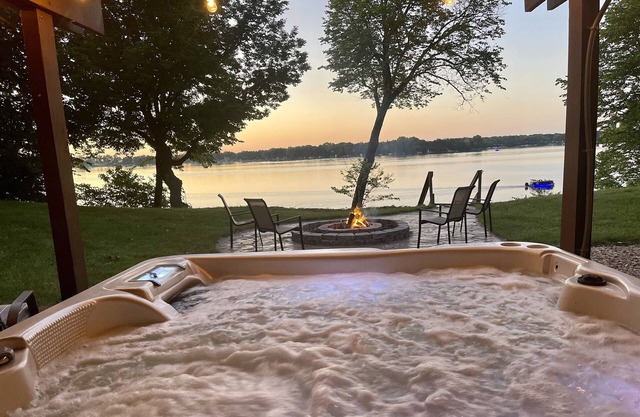 5 Bedroom Lake Home w/ Hot Tub
