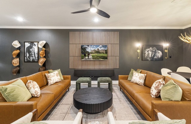 Stylish 4-Bedroom: 4 En-Suites & Walk to Texas A&M