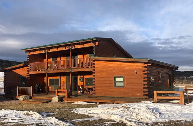 Schöne Log Home in Whitewood, SD verfügbar Jahr um.