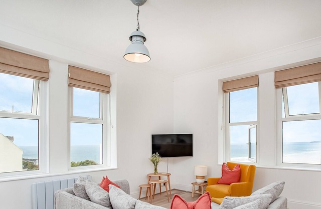 Discover coastal bliss at Spindrift – a stylish, two-bedroom apartment in Westward Ho.