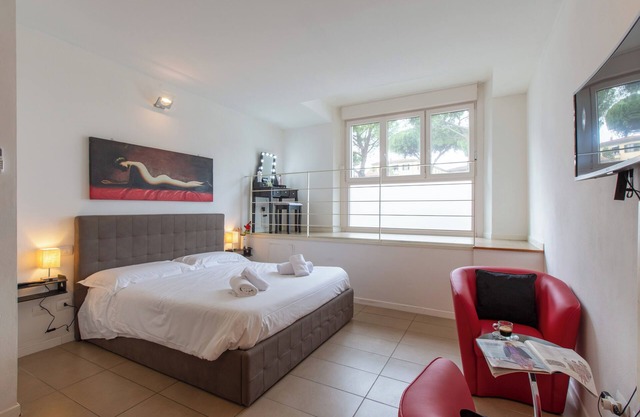 DISCOVER FLORENCE APARTMENT IN CURE DISTRICT