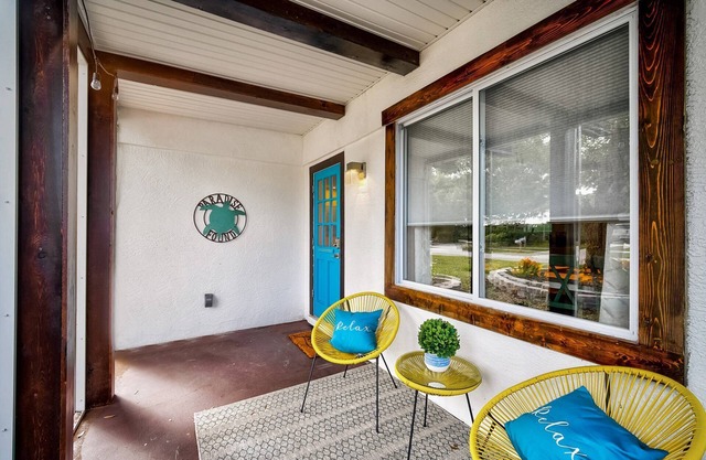 Discover Hacienda del Sol - Dog-Friendly Home, Downtown Sarasota, Sleeps 8, Walkable Neighborhood