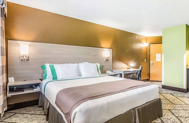 Discover Historic Poulsbo! Kitchenette, Free Onsite Parking
