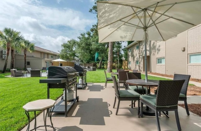 Discover Jekyll Island from a Charming Retreat | Pool, Free Breakfast & Parking