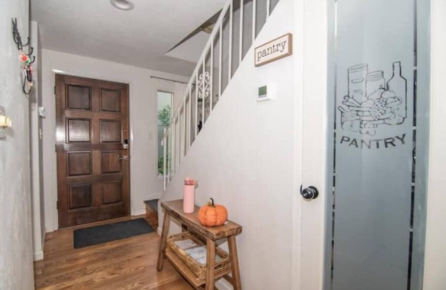 Discover Medford charm near Hospital, park, shopping, recreation 2 bdrm & bath