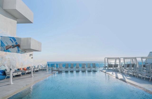 Discover Paradise: Oceanfront Room, Pool, Near Vibrant Fort Lauderdale Beach