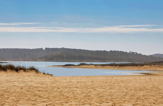 Discover a paradise: stunning beaches, golf courses and historic sites