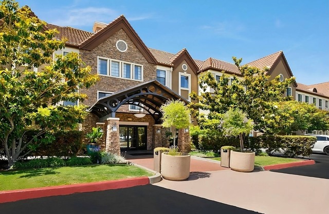 Discover San Diego: Comfortable Suites w/ Pool, Breakfast & Pet-Friendly Stay!