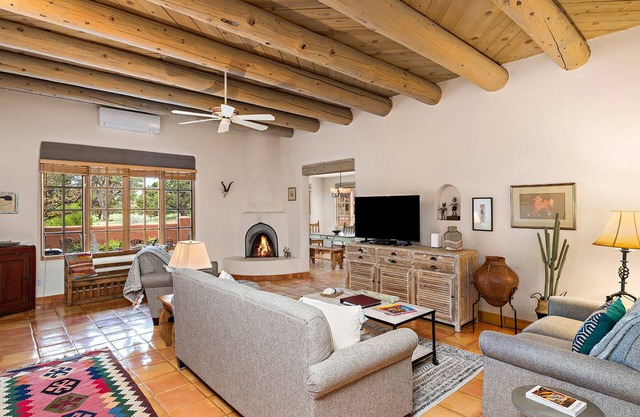 Discover Santa Fe's Gem: Unwind at Quail Run 717 - Sleeps 4 Comfortably