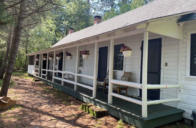 Discover serenity in Wisconsin- stay at our spacious 4-bedroom cabin