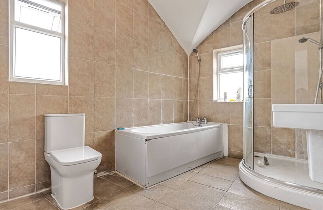 Discover the charm of our newly refurbished home 10 min from Abbey Wood Station