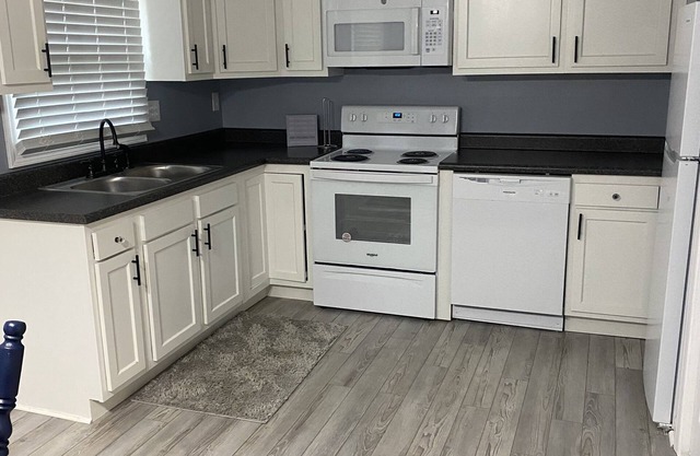 Discover the sights and sounds of Bristol….New Renovated Townhouse