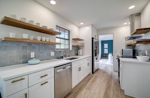 Discover Your Ideal Austin Retreat: Spacious Home Near COTA, Downtown, and SXSW Venues