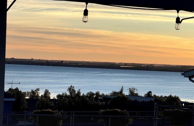 ​Discover Your Perfect Getaway at Potholes Reservoir