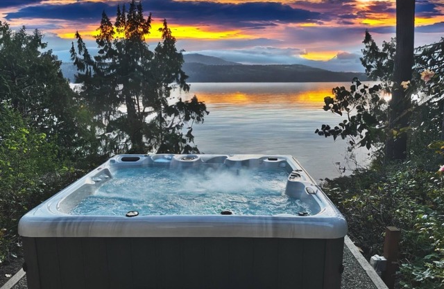 Discovery Bay Lookout: Hot Tub, Sauna & More!
