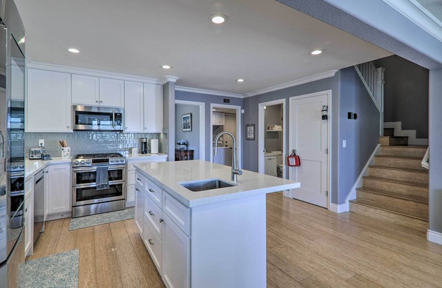 Discovery Bay Retreat w/ Balcony & Boat Dock!