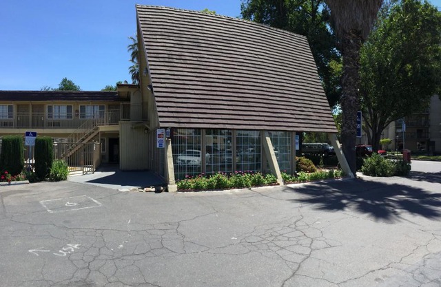 Discovery Inn
