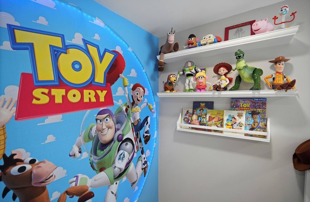Disney Close-Luxury/2Kings/Elsa &Toy Story themes