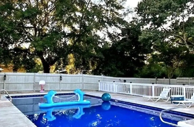 DISNEY+ HBO MAX, PRIVATE POOL, KING BED, E-ATLANTA