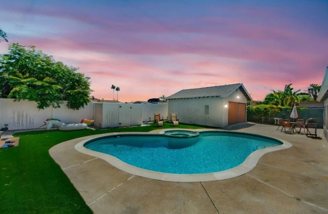 Disney! Pool | Spa | Pool Table | Putting Green