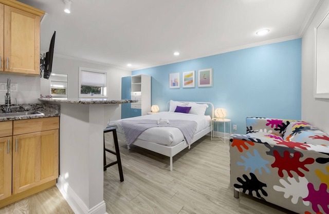 Vibrant & Peaceful Studio w/ Parking+Top Location