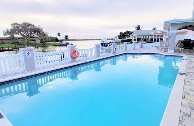 Dolphin Cove Cocoa Beach Heated Pool, Parking, Sunset Horizon